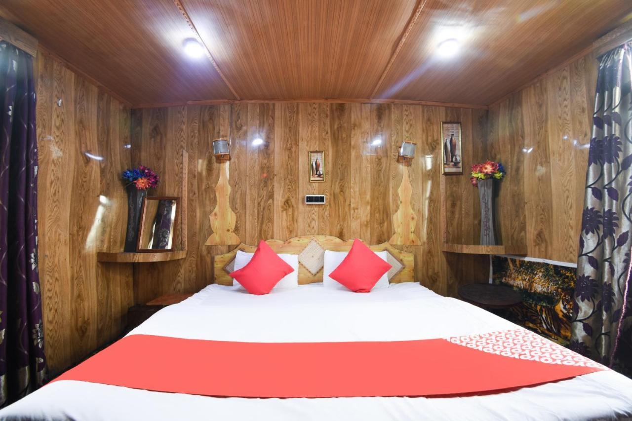 Oyo 66637 Merlin Group Of Houseboats Otel Srīnagar Dış mekan fotoğraf